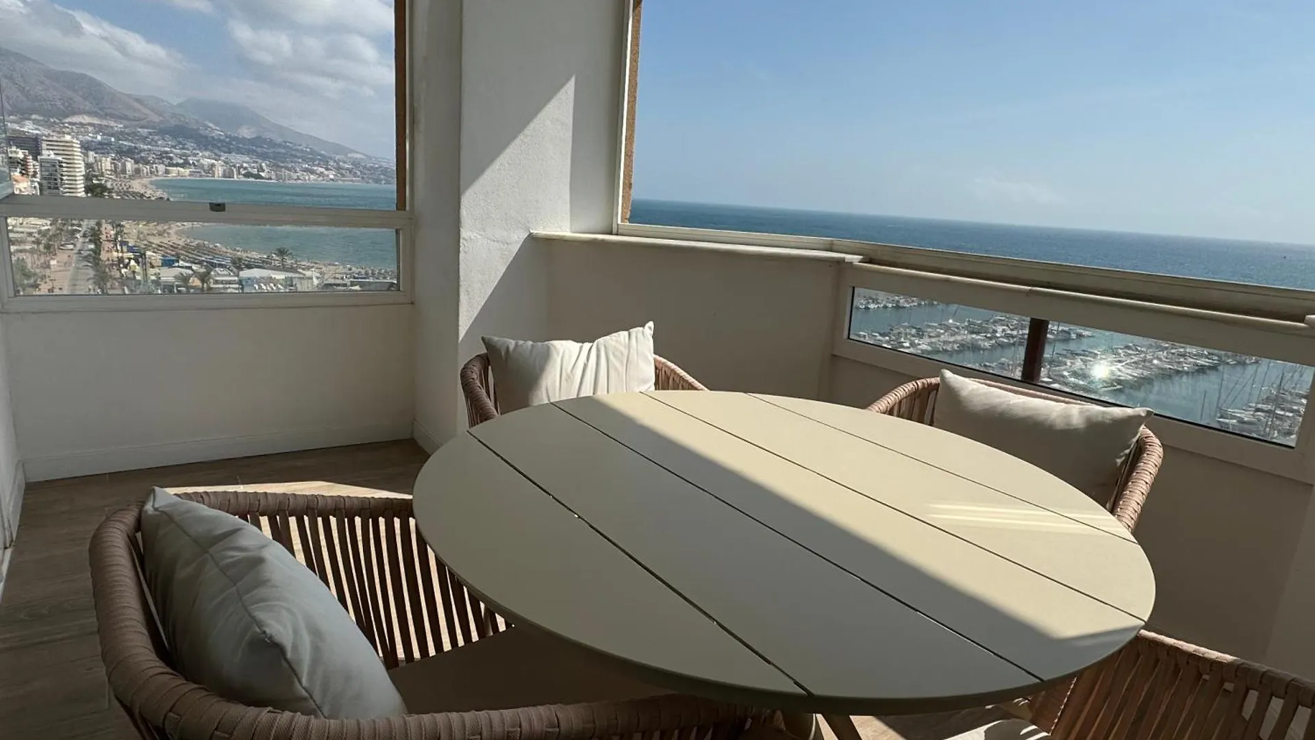 Lägenhet Atico 1 Habitacion Con Vistas Frontales Al Mar By Sur Suites Fuengirola